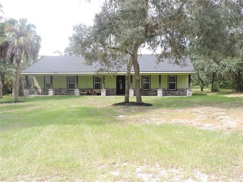 A home in LAKE WALES