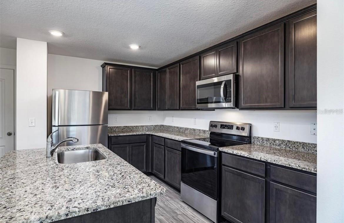 HAMLETS/TAVARES - Residential Lease