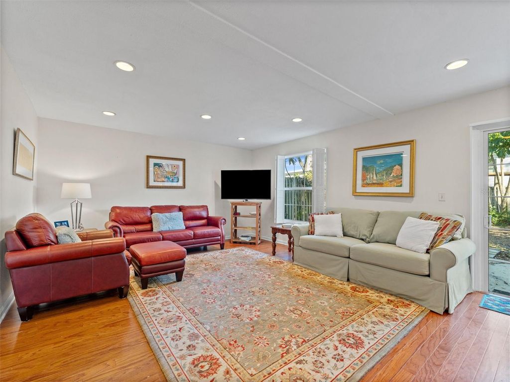 Photo of 110 S Lauber Way, Tampa, FL 33609 (MLS # TB8473852)