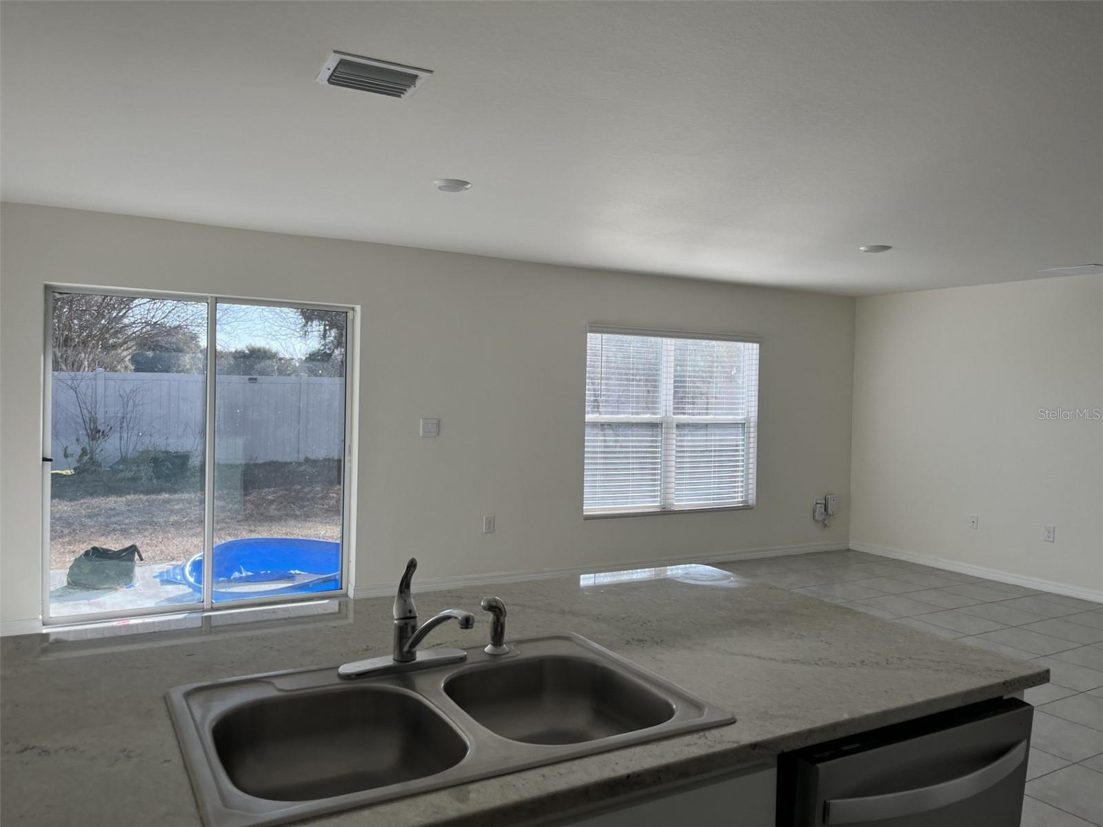 TRIUMPH SOUTH PH 1 - Residential