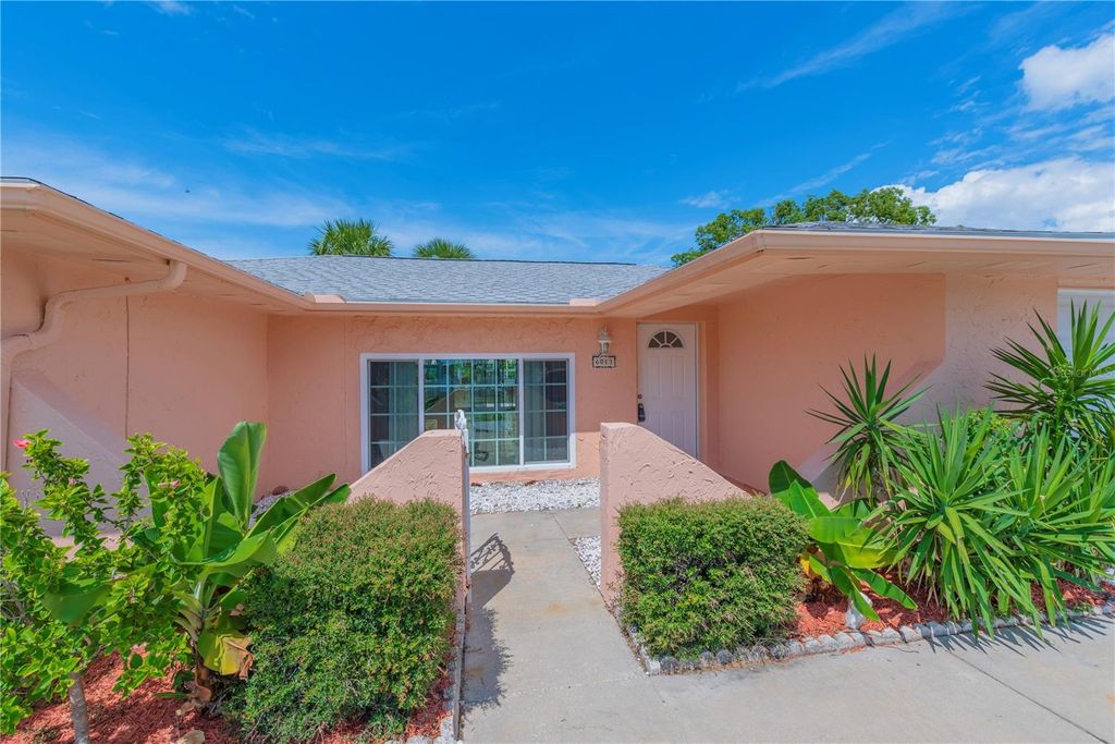 Photo of 6013 Beverly Drive, Hudson, FL 34667 (MLS # TB8428294)