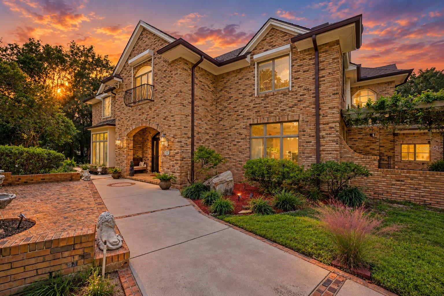 5037 WILLOW OAK LANE
