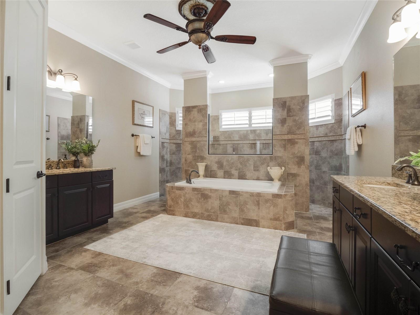 HEATHROW COUNTRY ESTATE - Residential