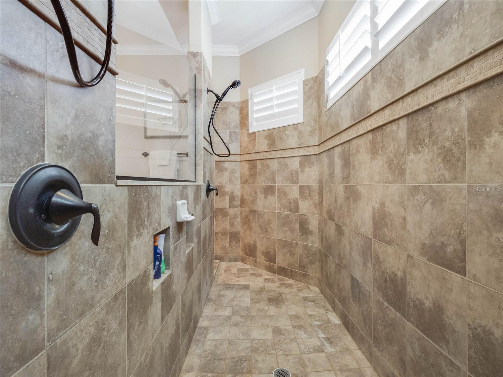 HEATHROW COUNTRY ESTATE - Residential