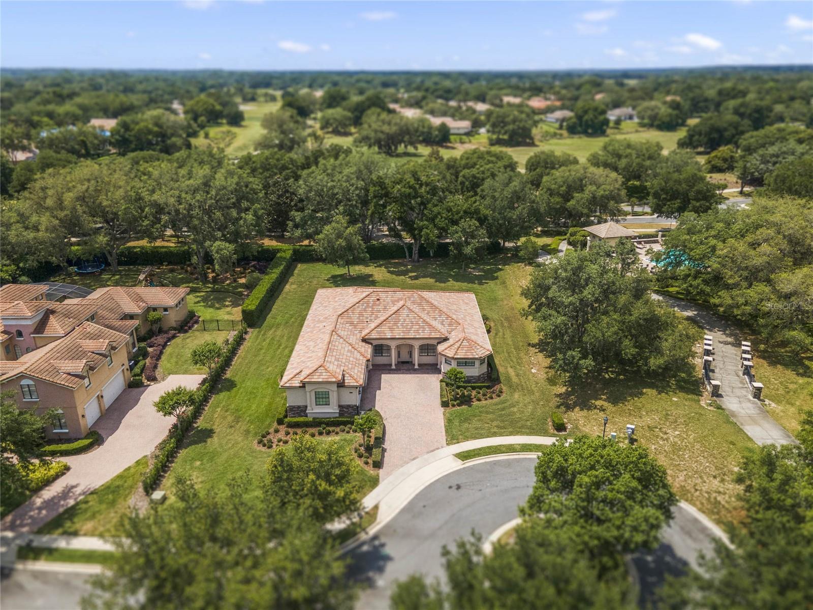 HEATHROW COUNTRY ESTATE - Residential