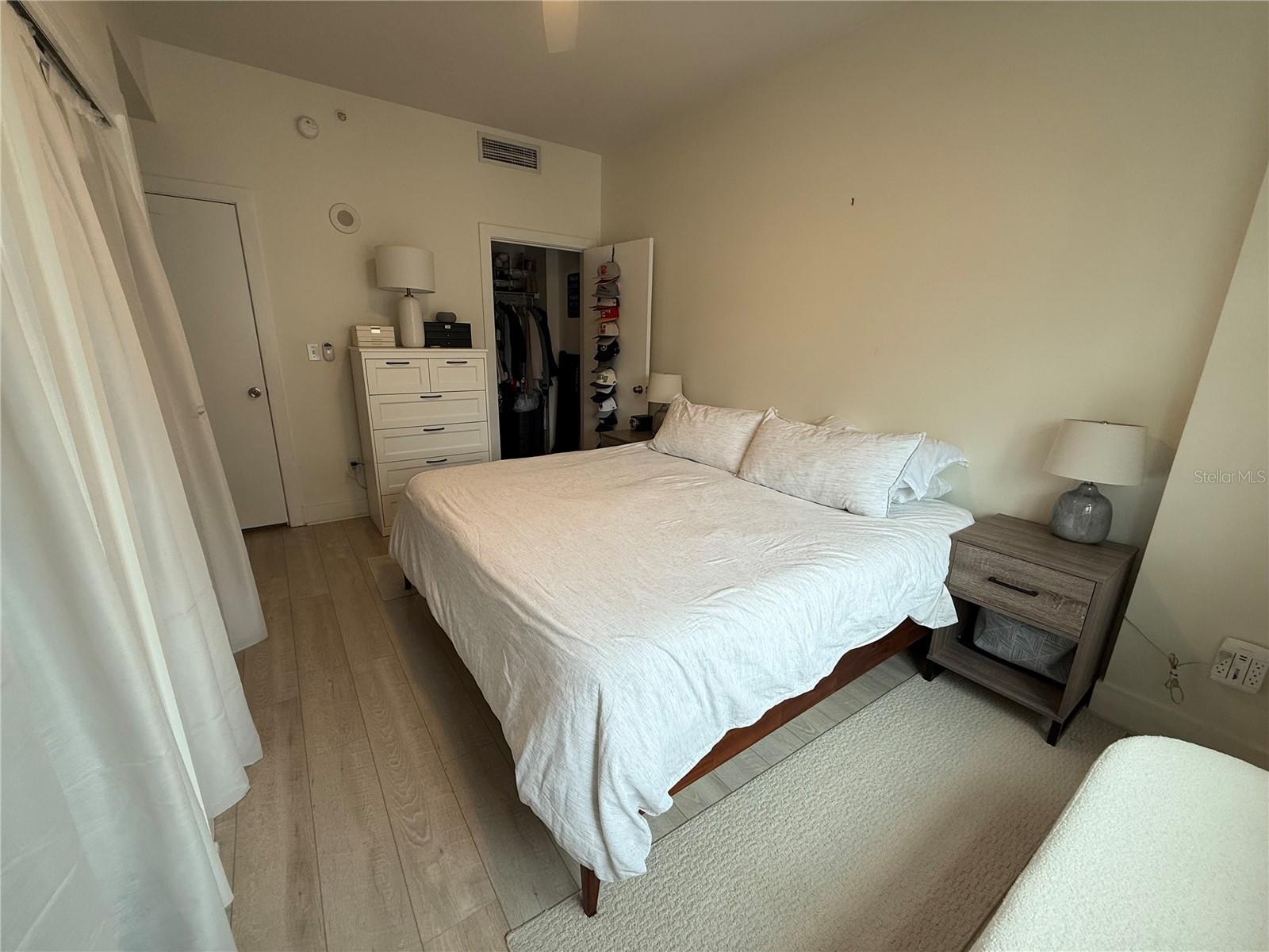 GRAND CENTRAL AT KENNEDY RESID - Residential Lease