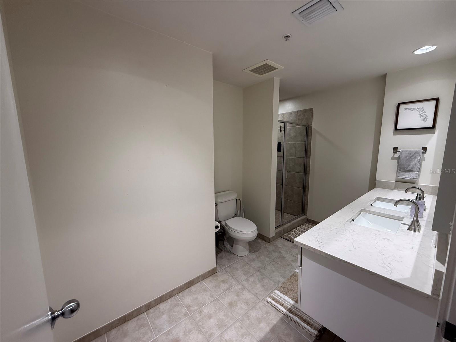 GRAND CENTRAL AT KENNEDY RESID - Residential Lease