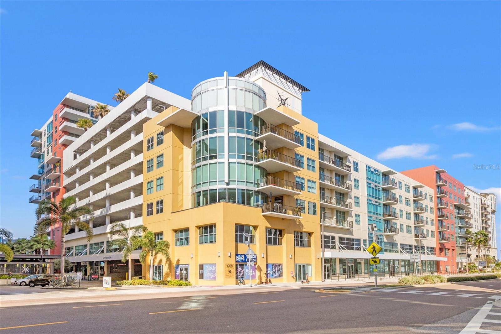 GRAND CENTRAL AT KENNEDY RESID - Residential Lease