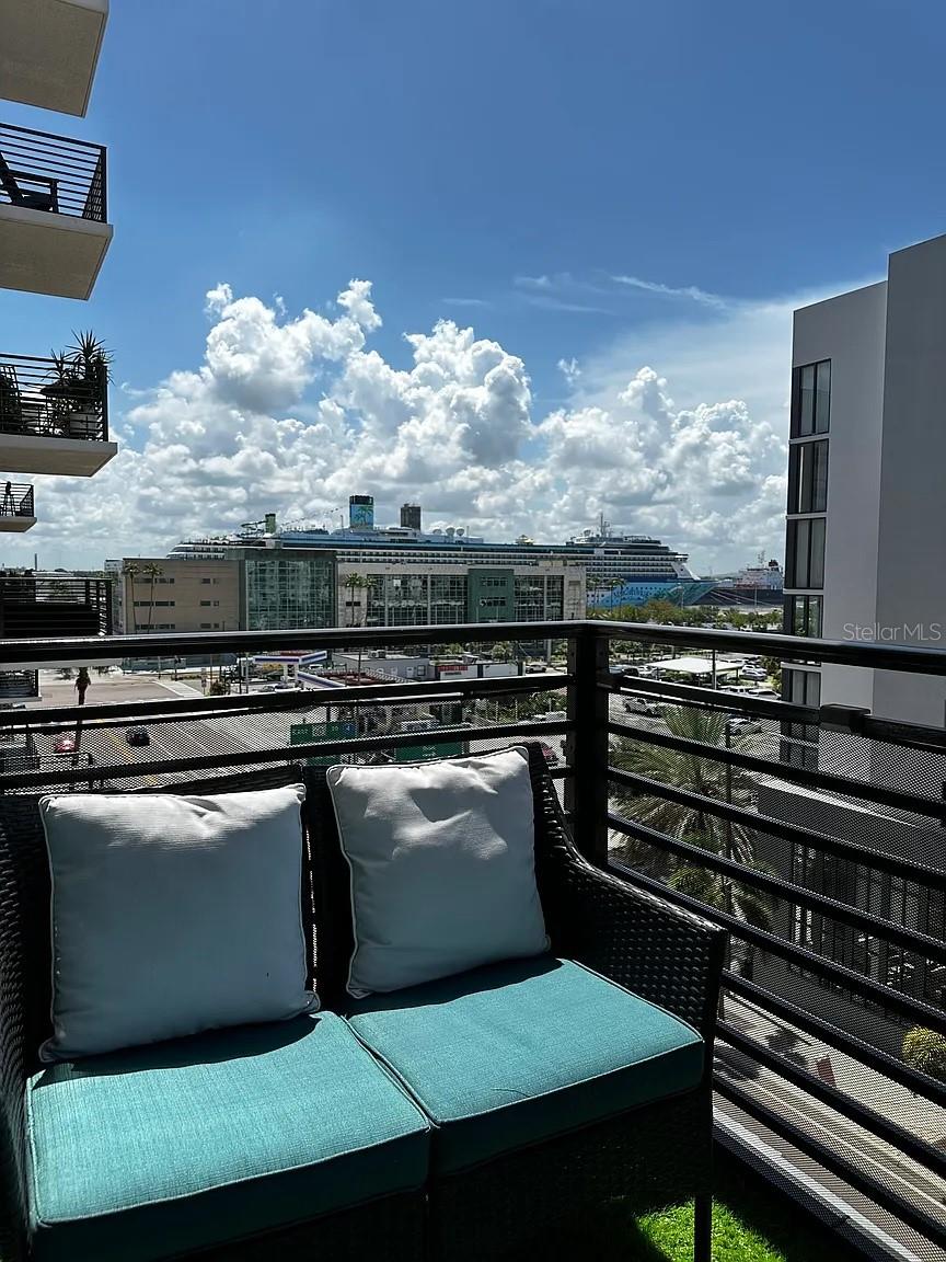 GRAND CENTRAL AT KENNEDY RESID - Residential Lease