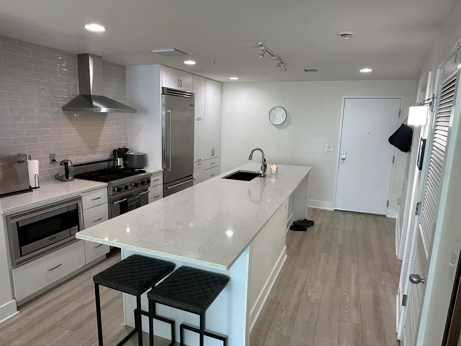 GRAND CENTRAL AT KENNEDY RESID - Residential Lease
