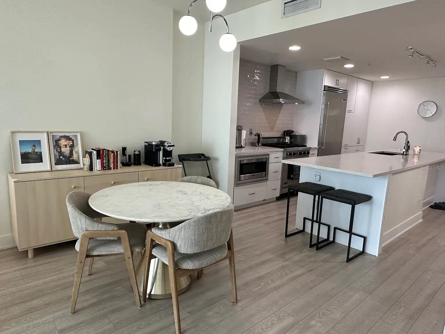 GRAND CENTRAL AT KENNEDY RESID - Residential Lease