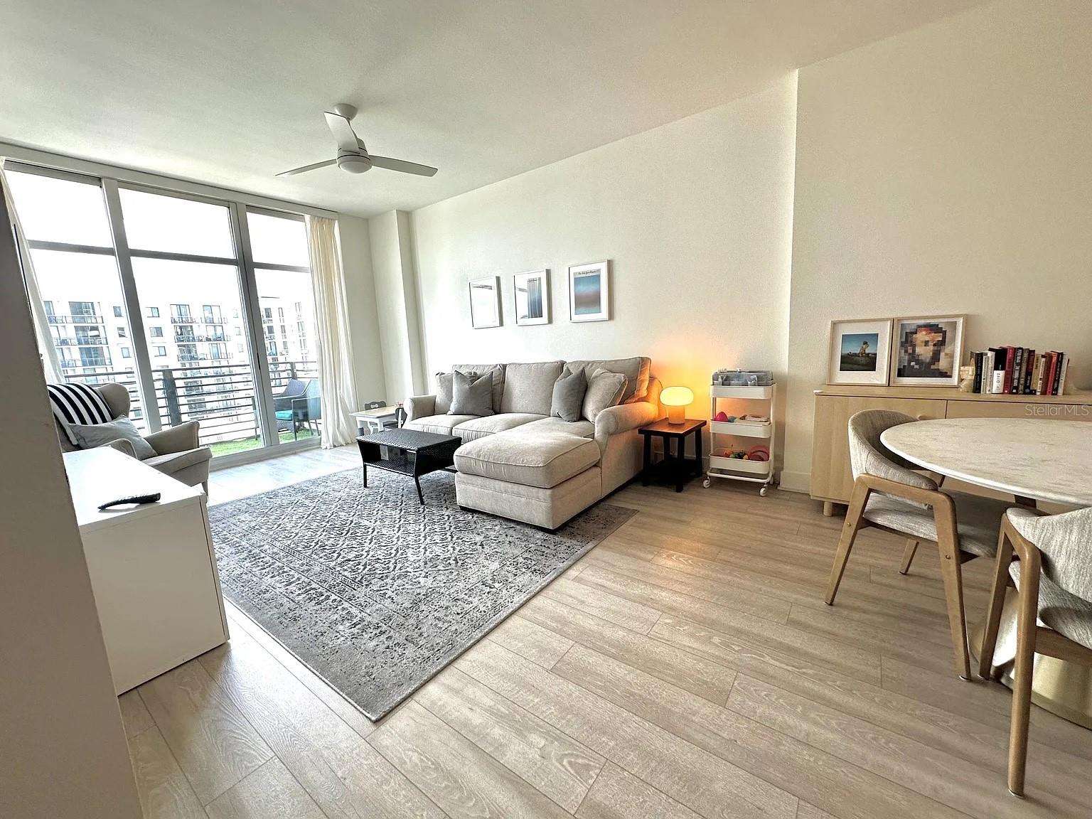 GRAND CENTRAL AT KENNEDY RESID - Residential Lease
