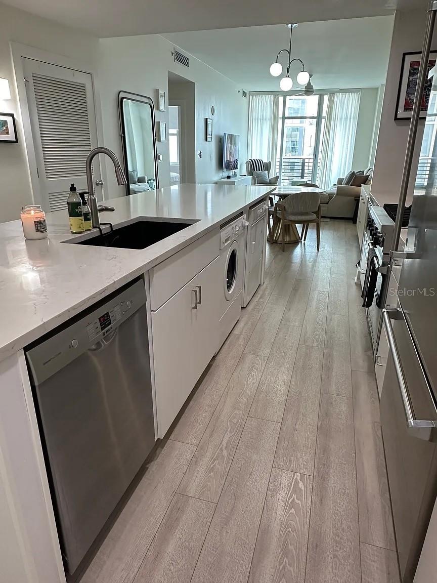 GRAND CENTRAL AT KENNEDY RESID - Residential Lease