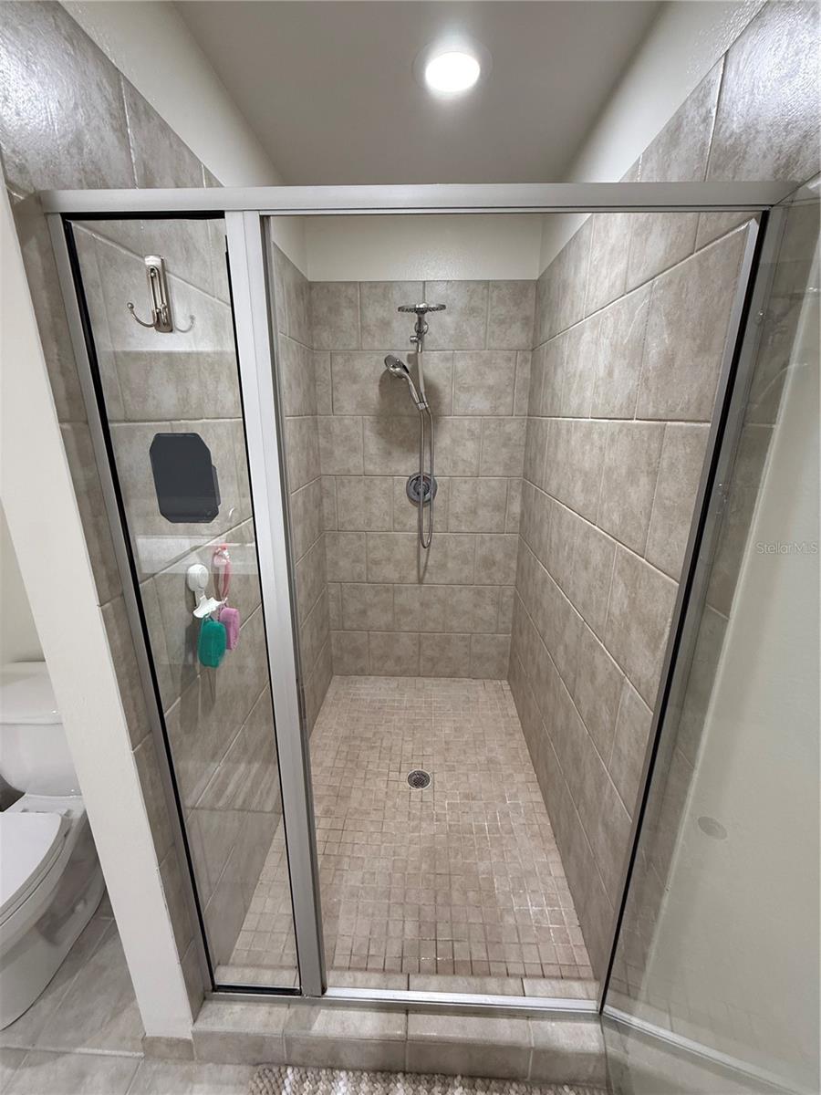 GRAND CENTRAL AT KENNEDY RESID - Residential Lease