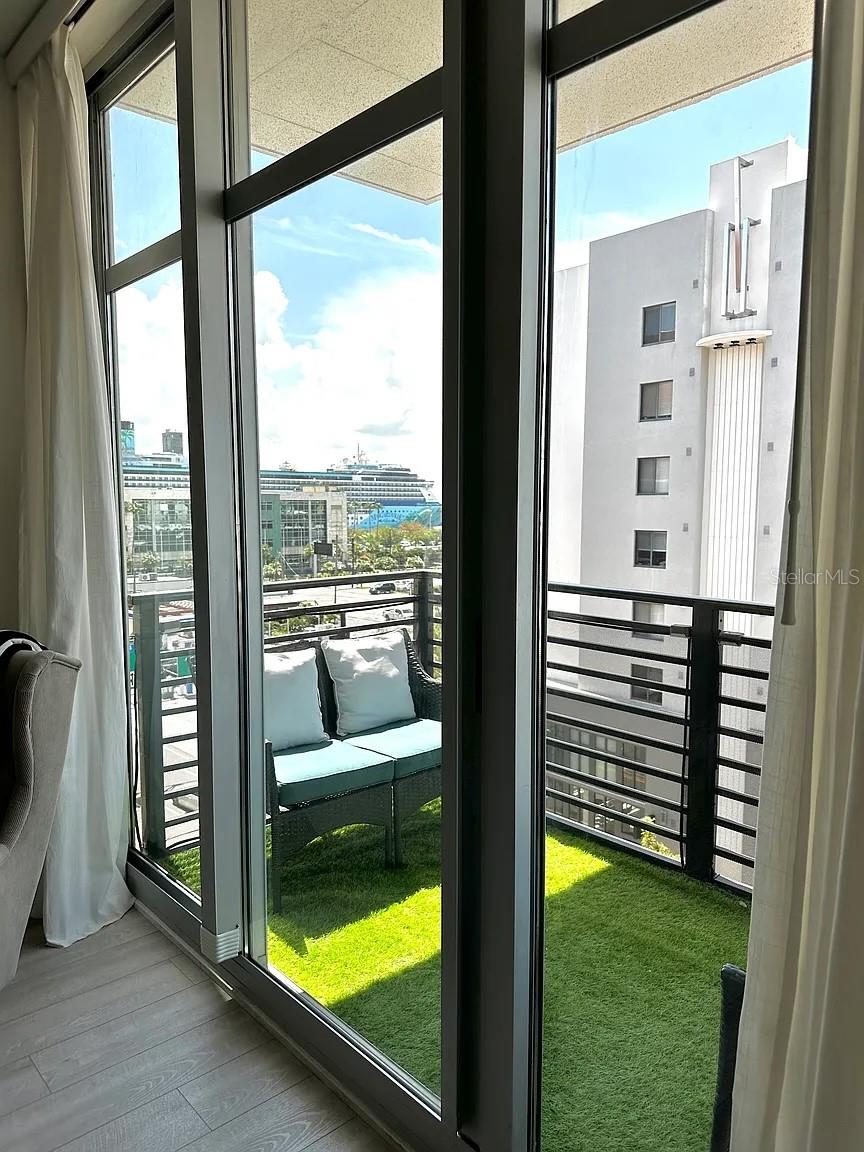 GRAND CENTRAL AT KENNEDY RESID - Residential Lease