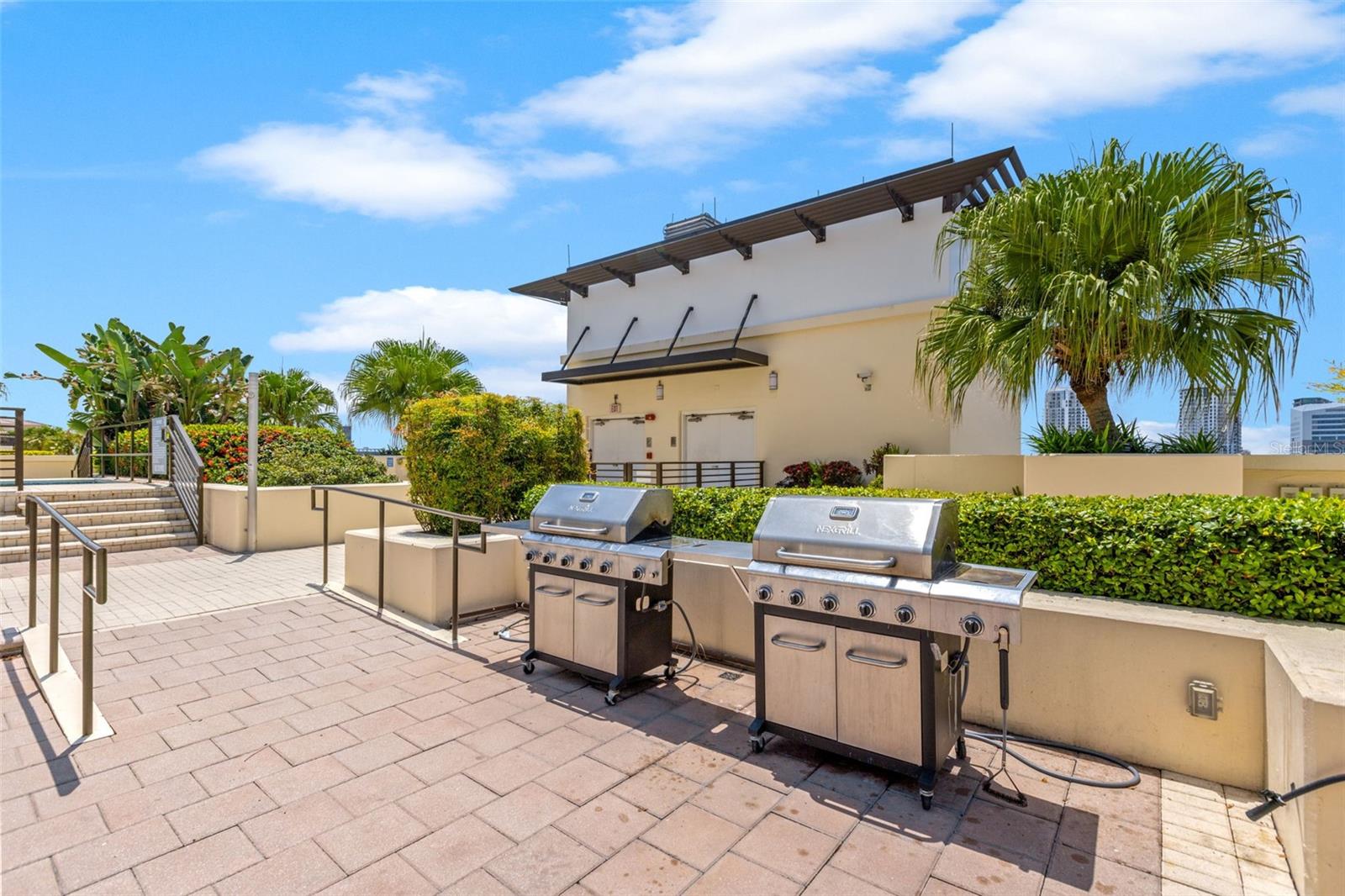 GRAND CENTRAL AT KENNEDY RESID - Residential Lease