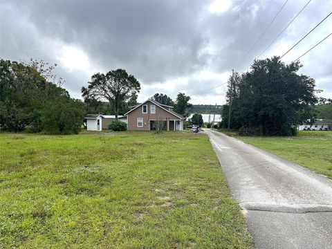 A home in LAKE WALES