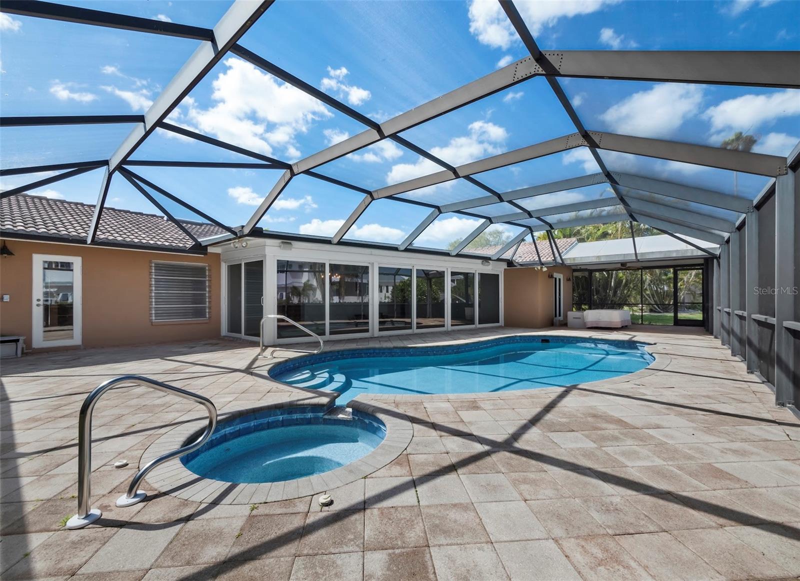 EMERALD HARBOR - Residential