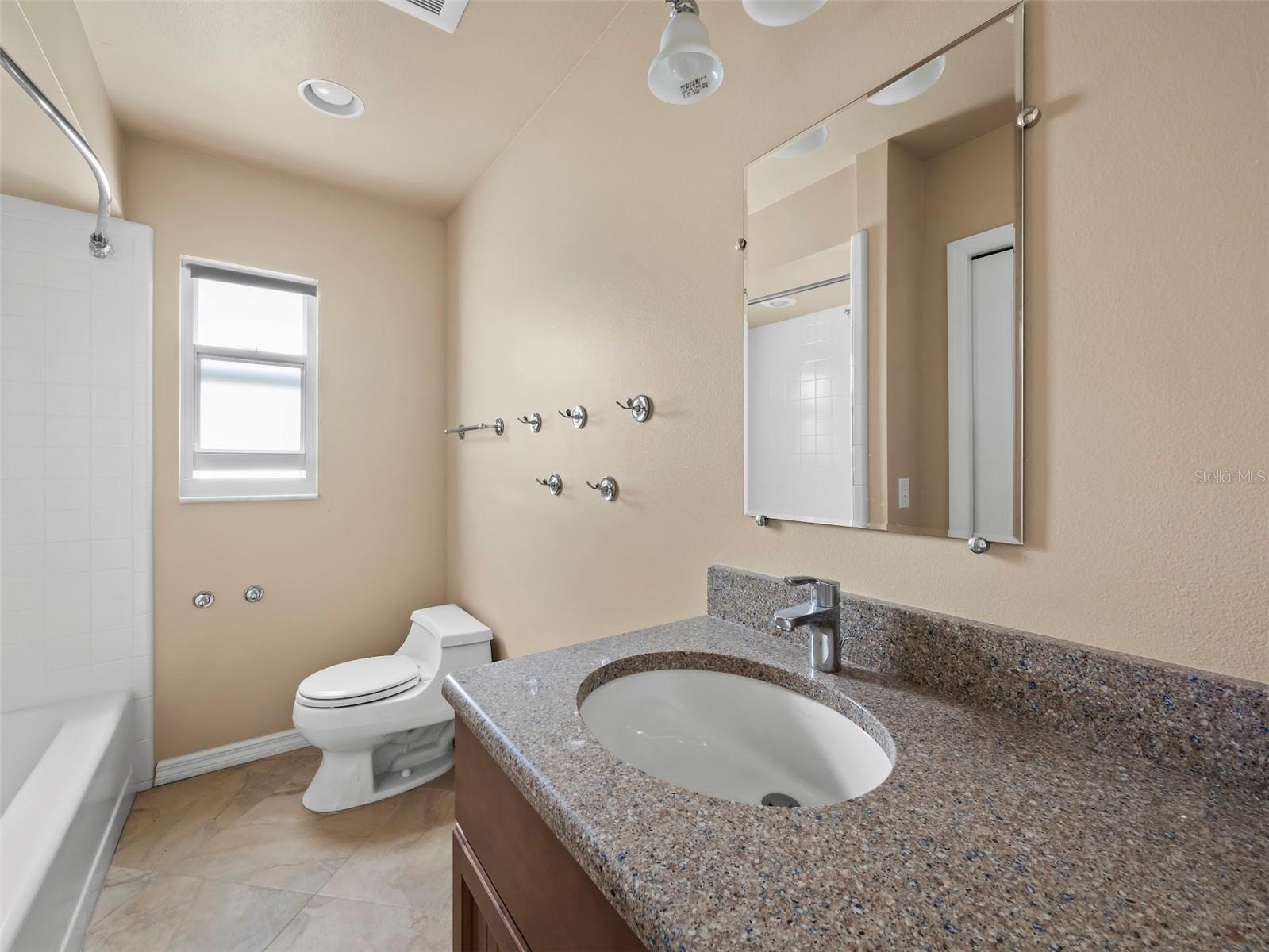 EMERALD HARBOR - Residential