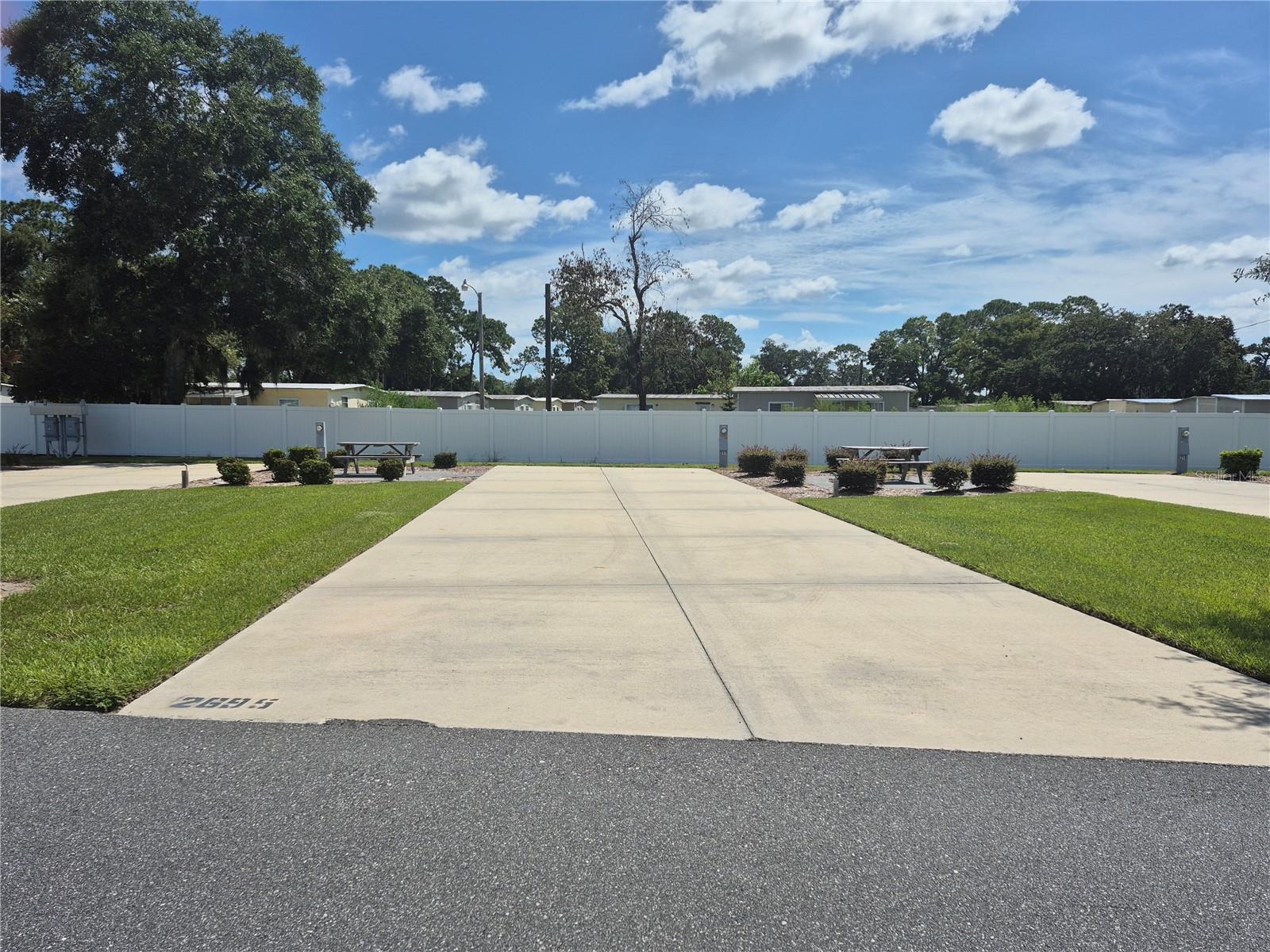 CHAMPIONS RUN OCALA LUXURY RV RESORT - Land