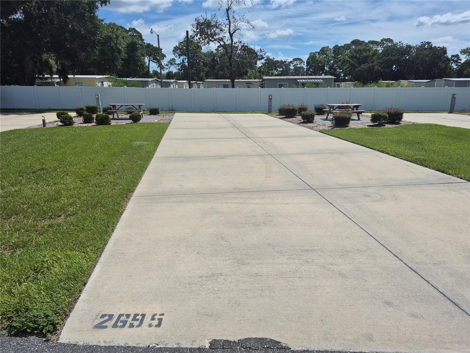 CHAMPIONS RUN OCALA LUXURY RV RESORT - Land