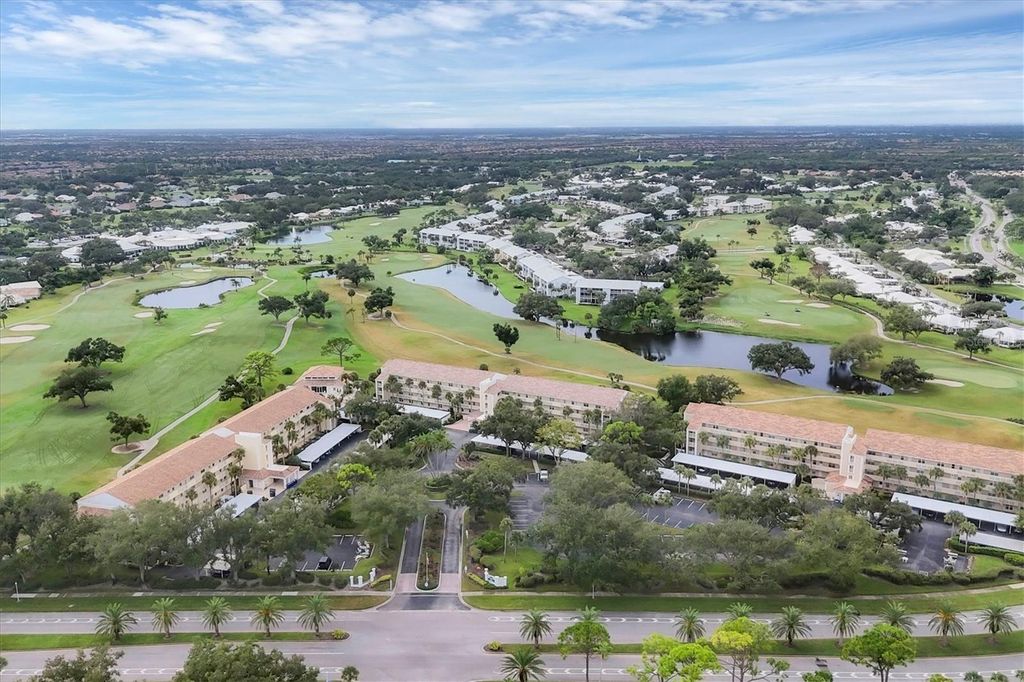 Photo of 823 Wexford Boulevard #823, Venice, FL 34293 (MLS # N6140613)