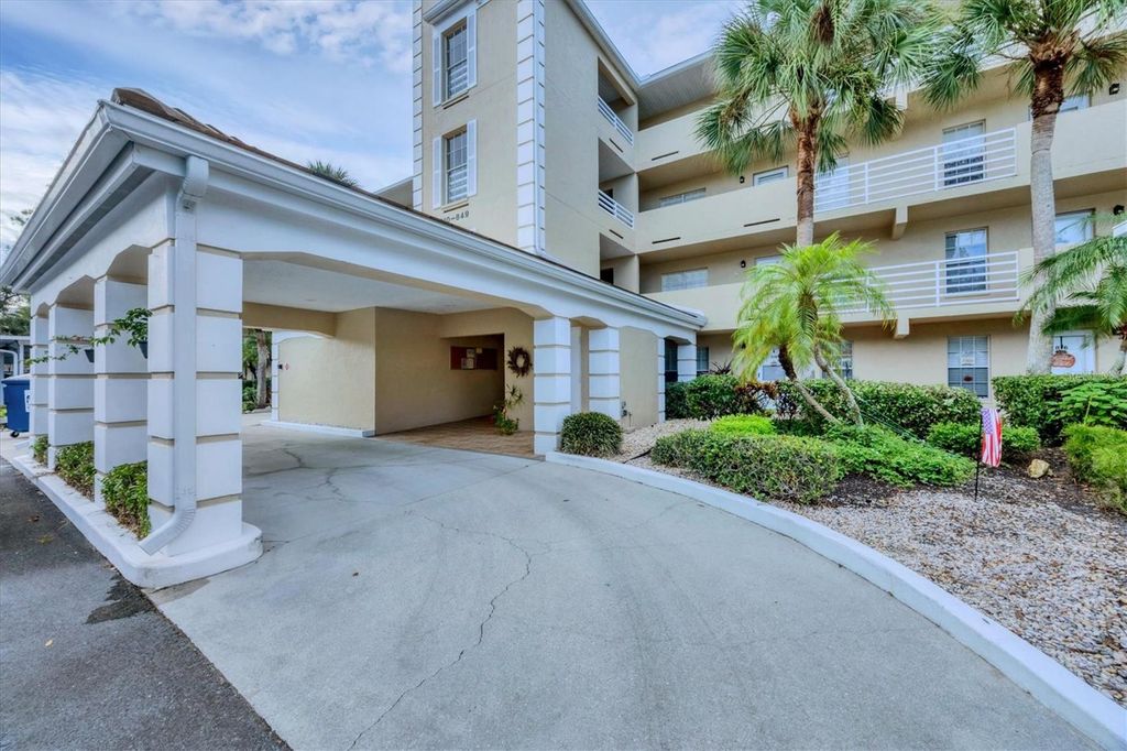 Photo of 823 Wexford Boulevard #823, Venice, FL 34293 (MLS # N6140613)
