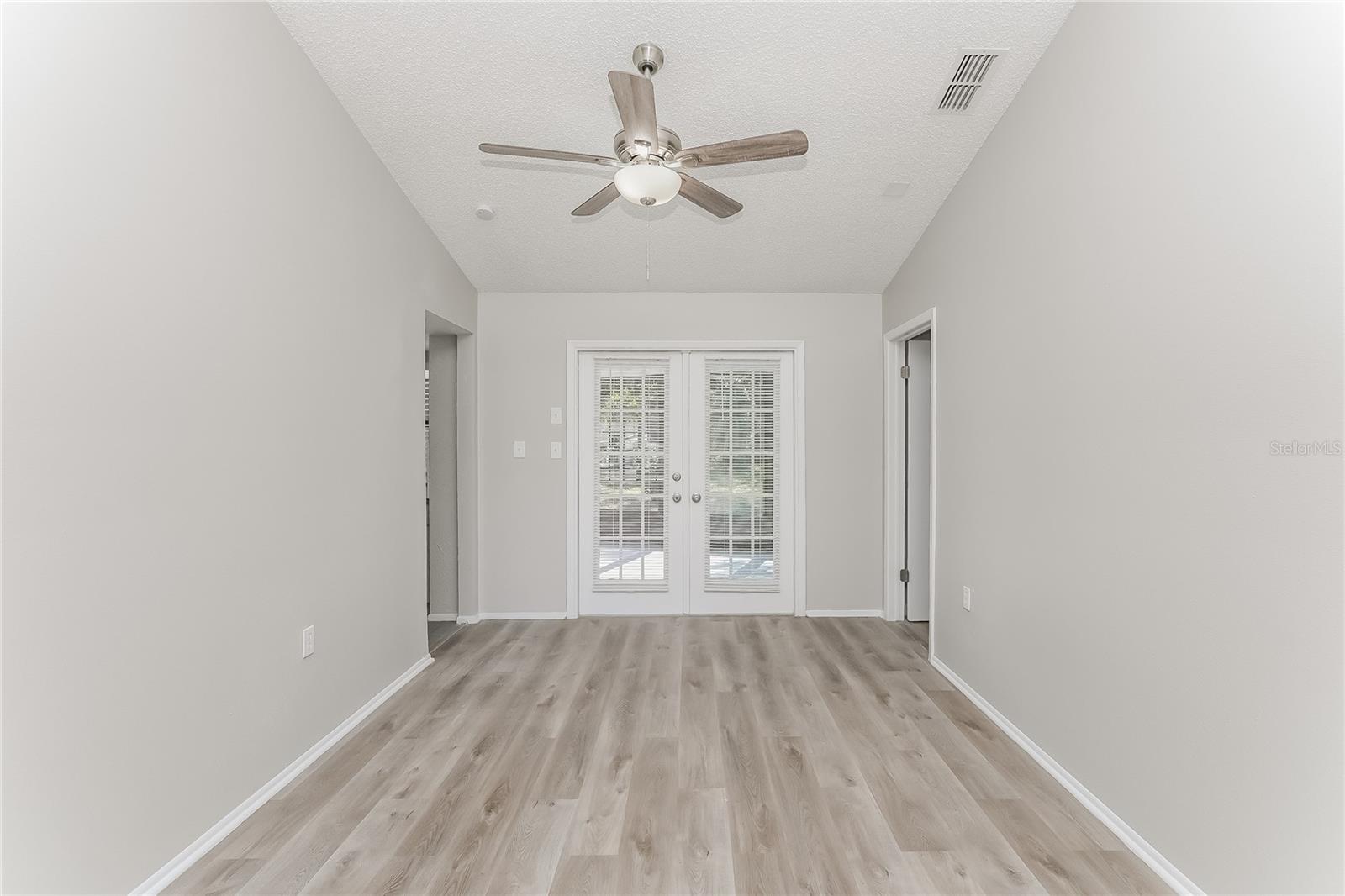 FOREST OAKS - Residential Lease