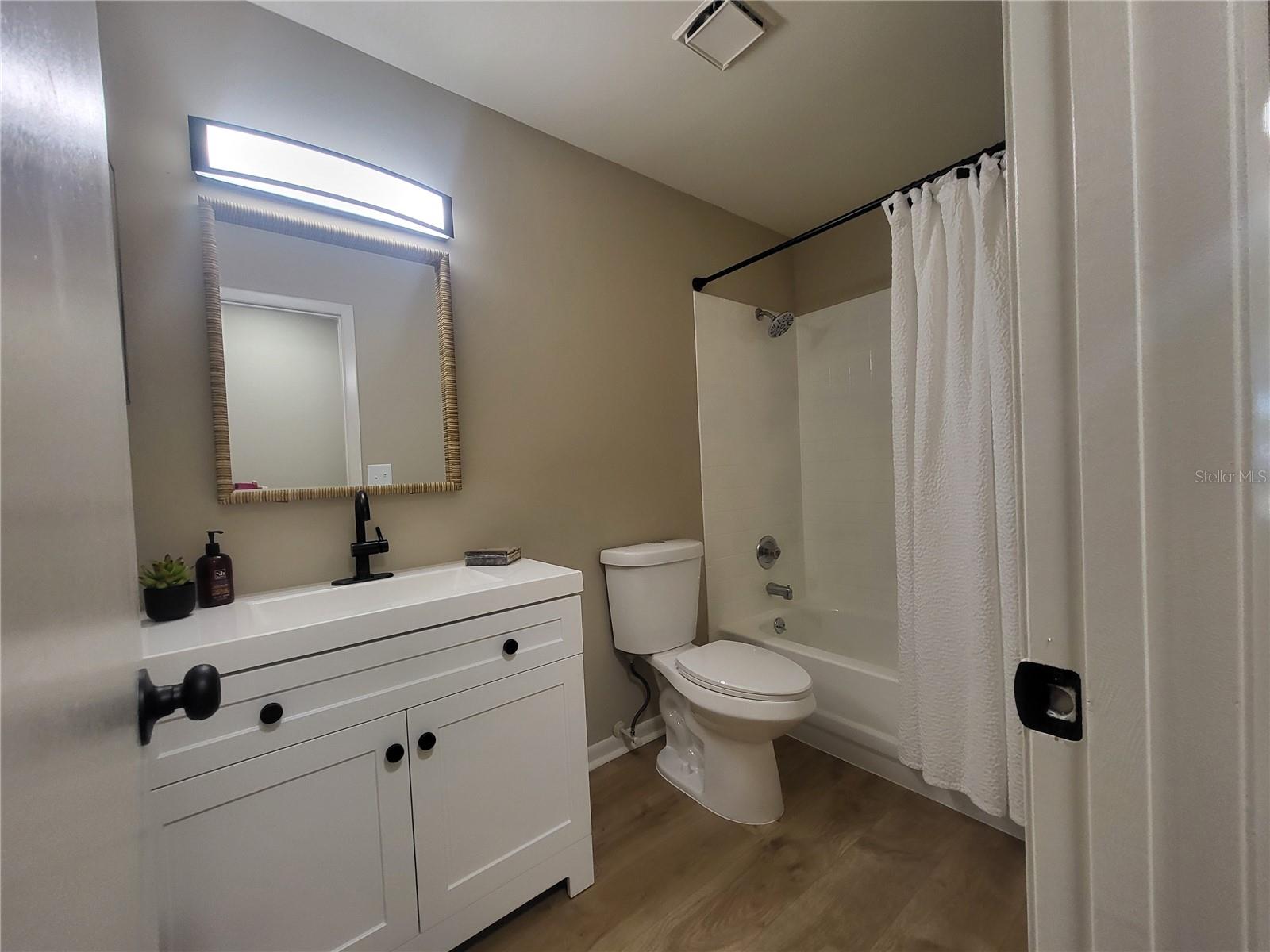 REGENCY PARK - Residential