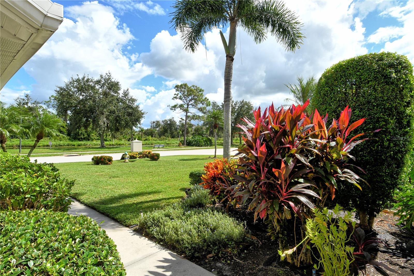HERITAGE OAKS GOLF & COUNTRY CLUB - Residential