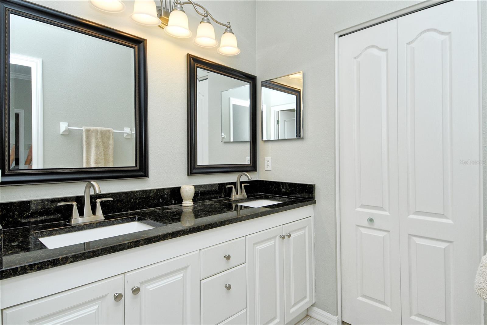 HERITAGE OAKS GOLF & COUNTRY CLUB - Residential