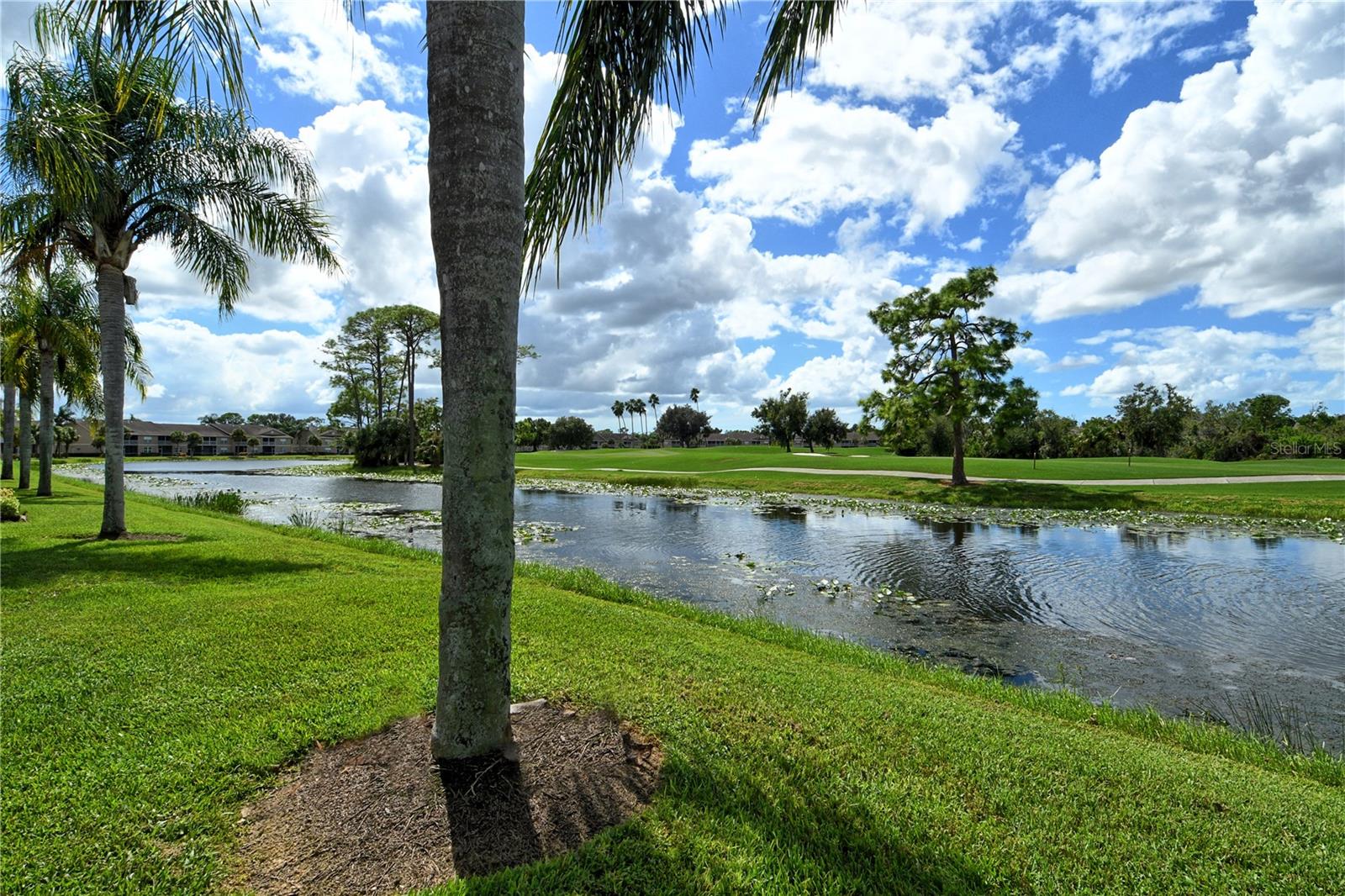 HERITAGE OAKS GOLF & COUNTRY CLUB - Residential