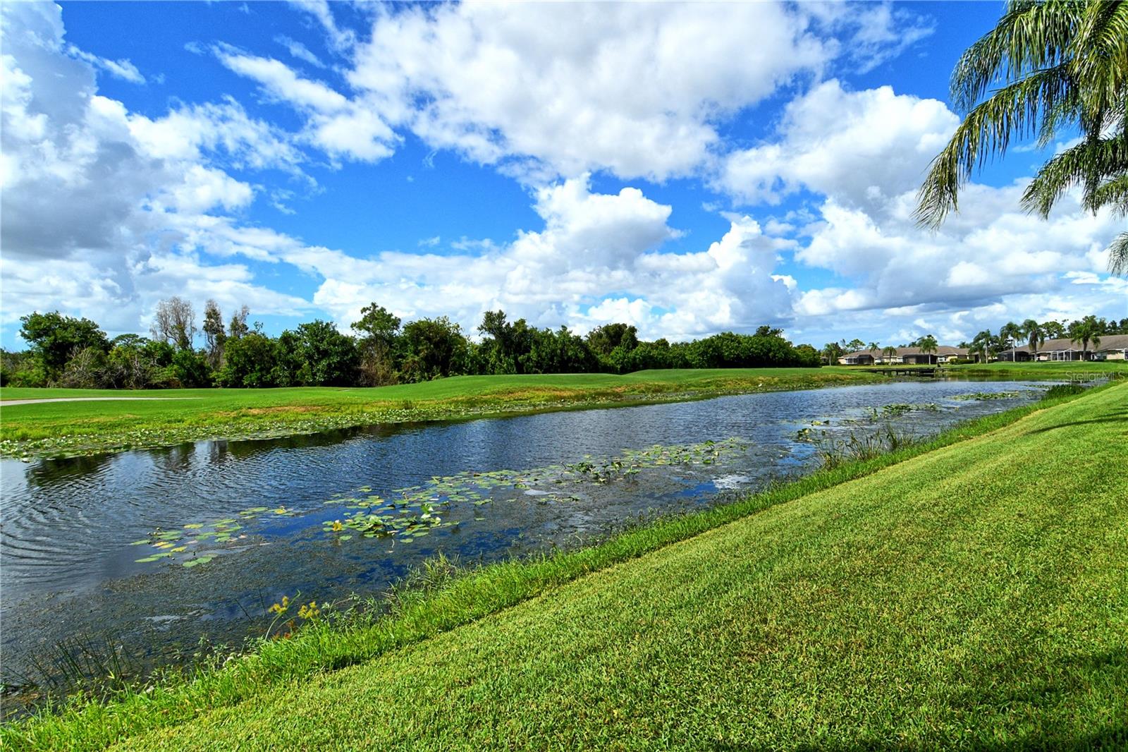 HERITAGE OAKS GOLF & COUNTRY CLUB - Residential