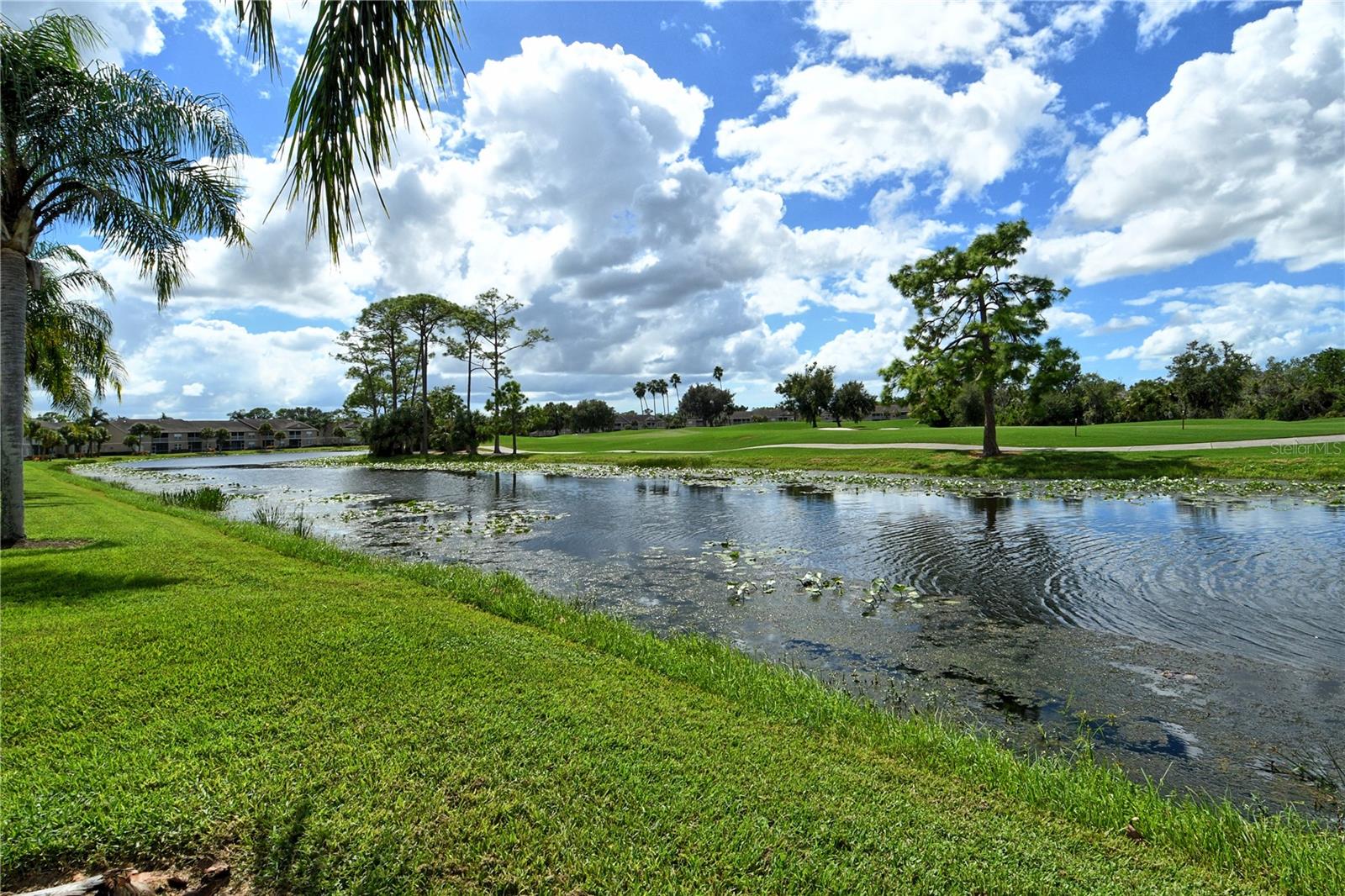 HERITAGE OAKS GOLF & COUNTRY CLUB - Residential
