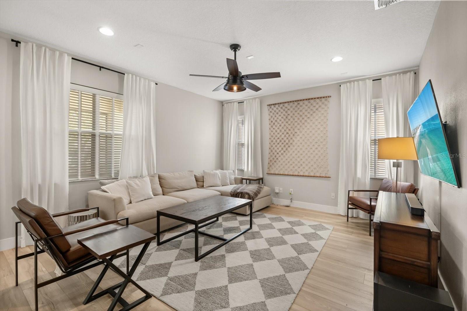 REGENCY ESTATES - Residential