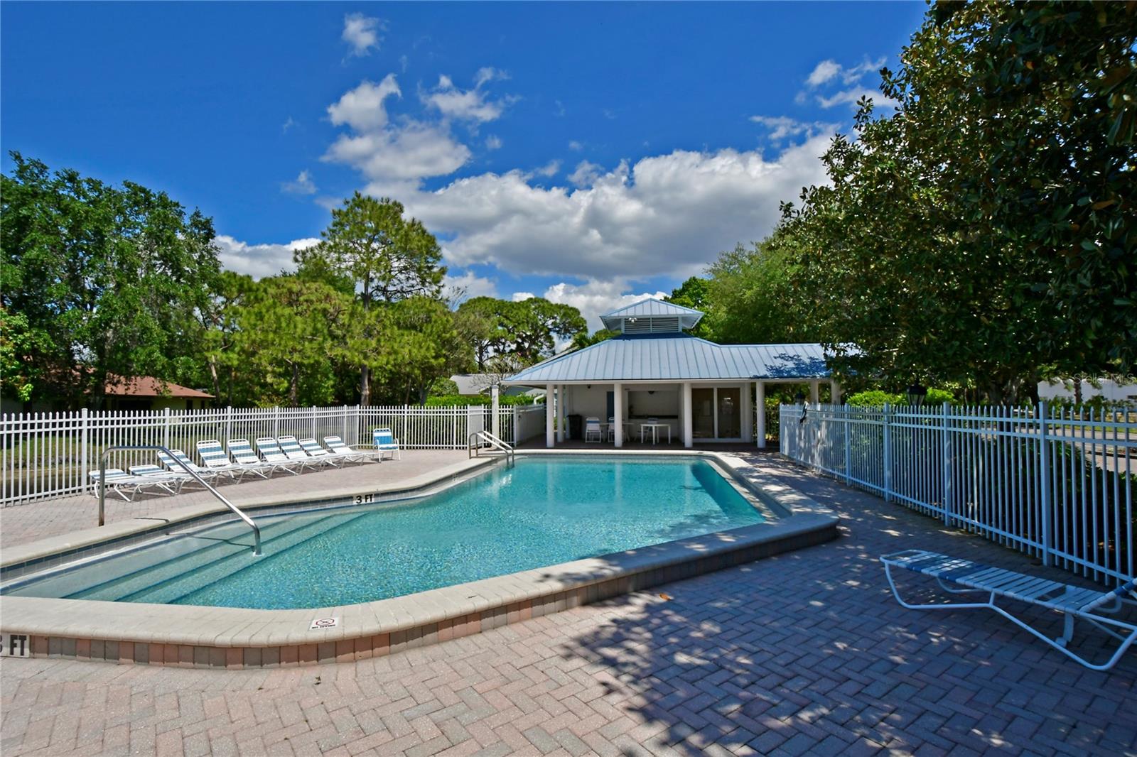 AZALEA PARK NORTHWEST - Residential