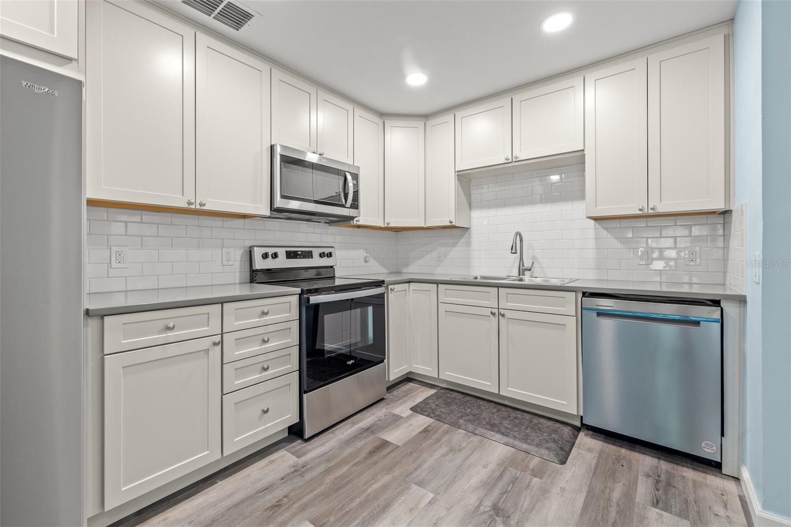 LAKEWOOD ESTATES SPIEWAK ADD - Residential Lease