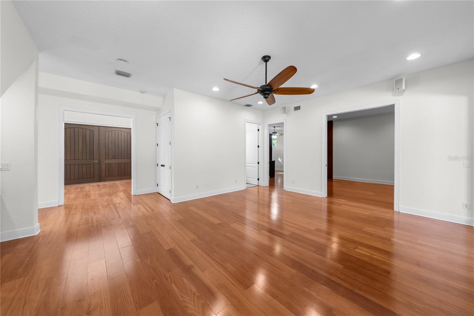 SUNSET PARK - Residential