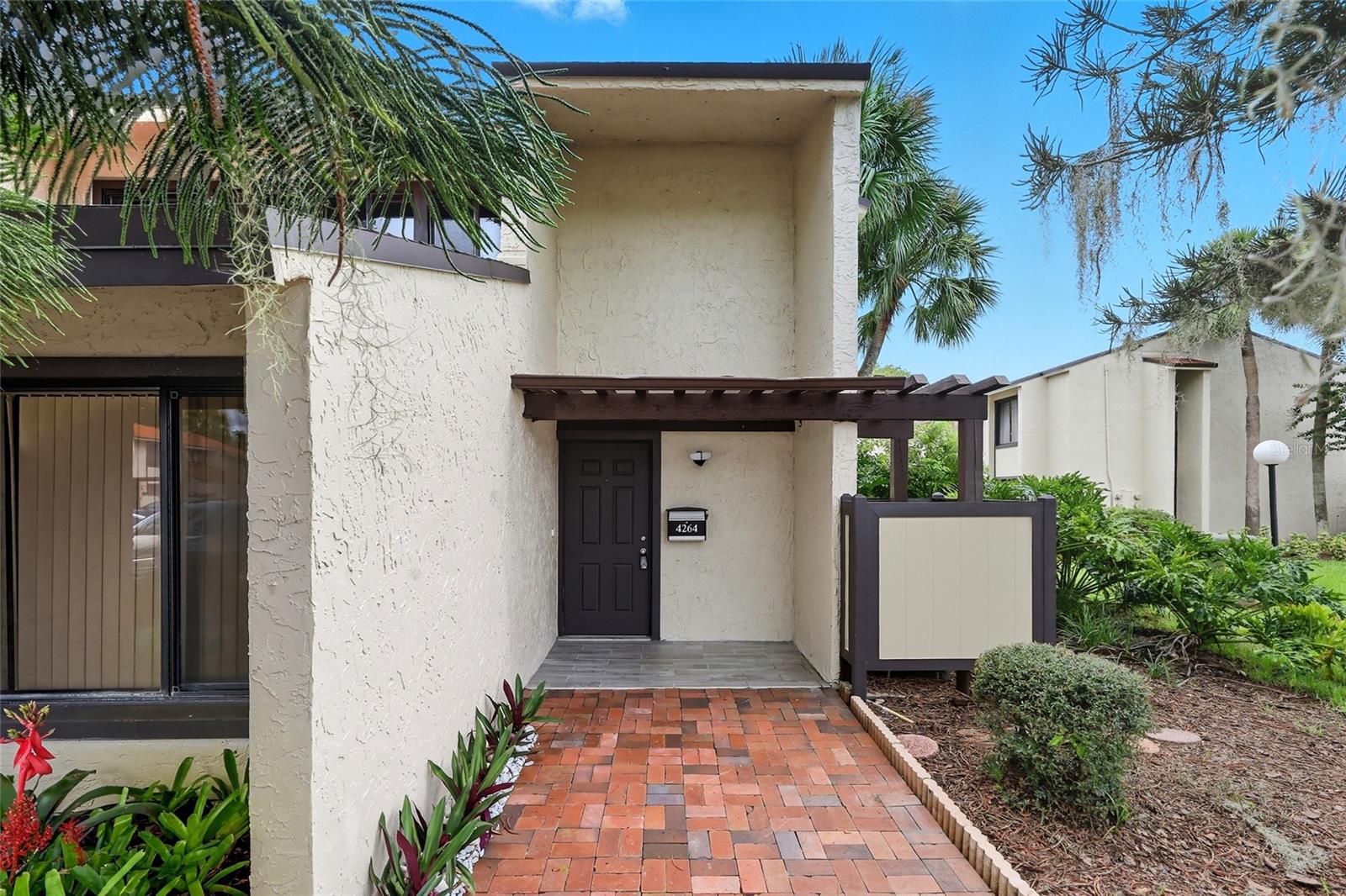 4264 PLAYER CIRCLE 126