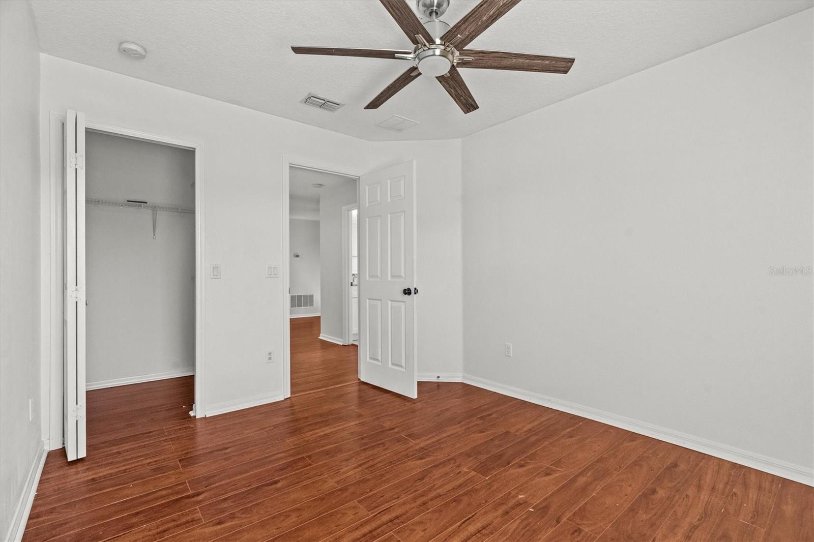 AVALON LAKES PH 01 VILLAGE I & J - Residential Lease