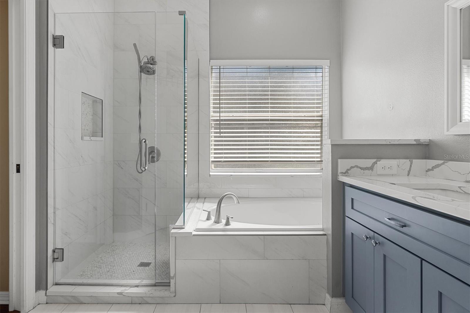 AVALON LAKES PH 01 VILLAGE I & J - Residential Lease