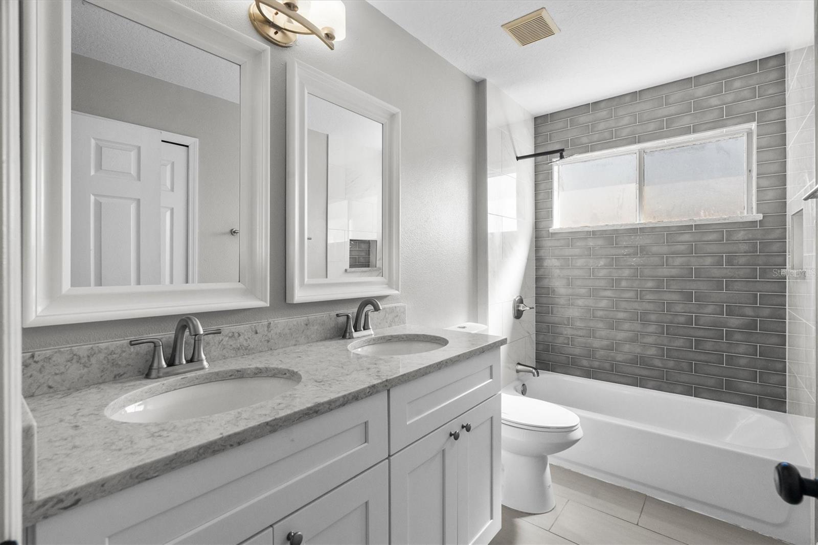 AVALON LAKES PH 01 VILLAGE I & J - Residential Lease