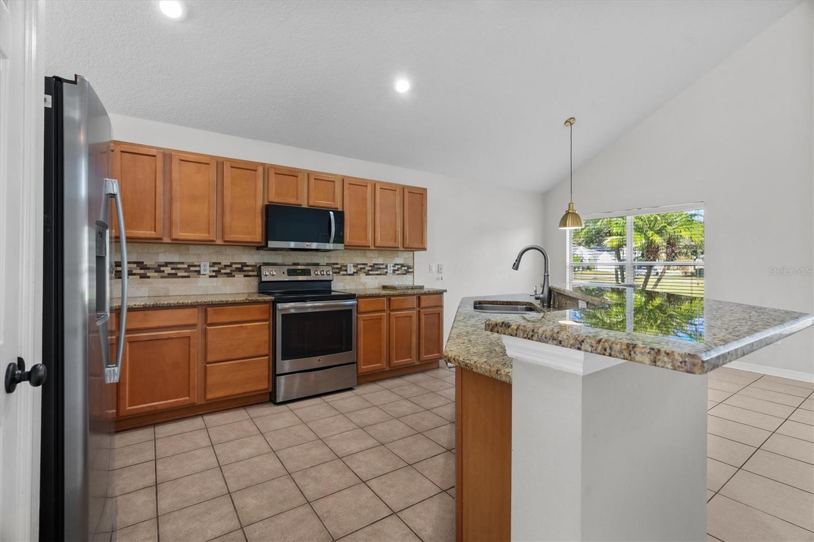 AVALON LAKES PH 01 VILLAGE I & J - Residential Lease