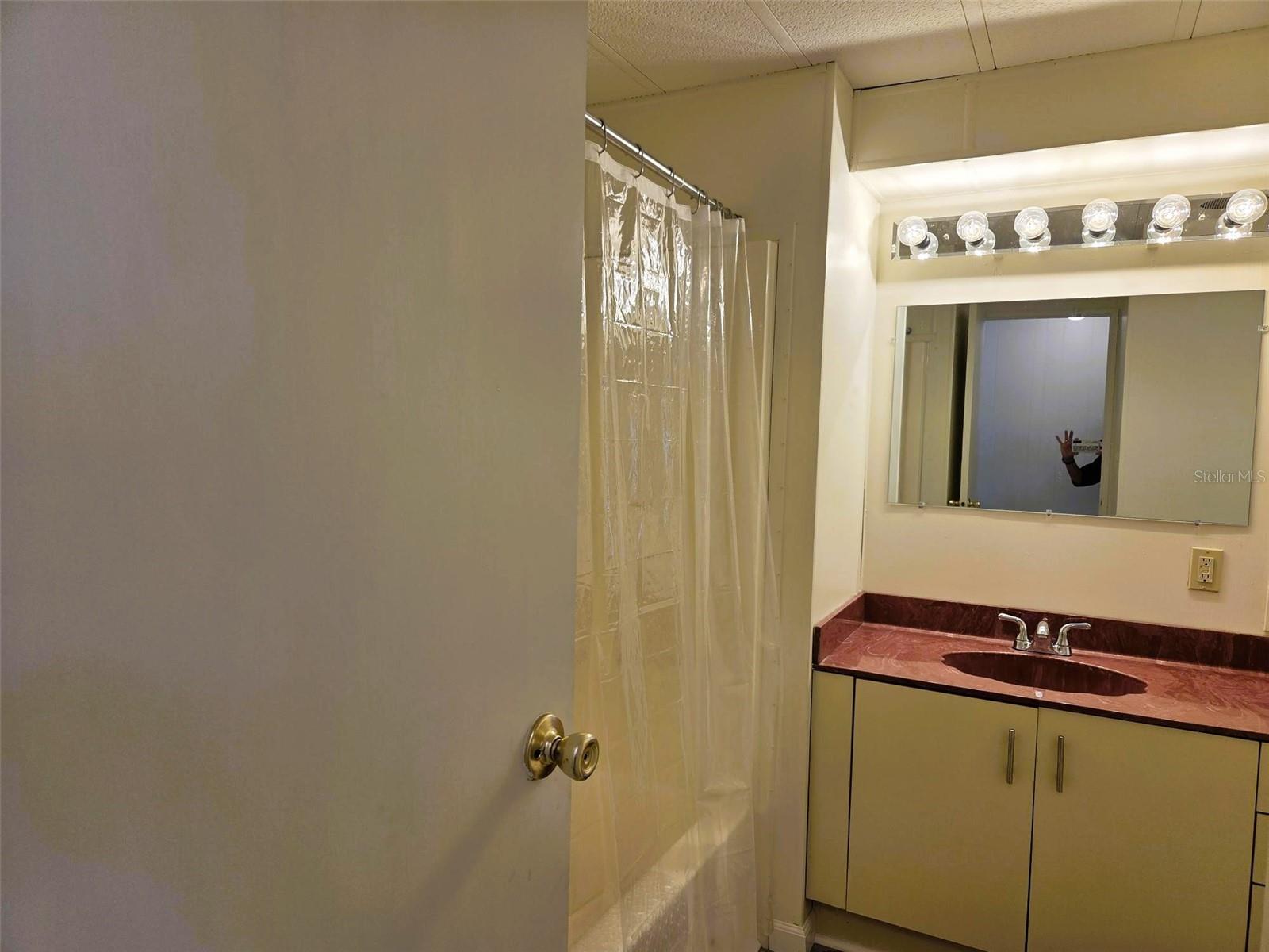 OAKWOOD MANOR - Residential