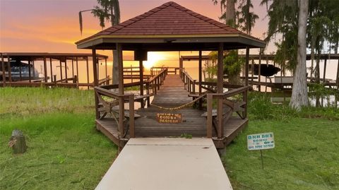 Photo of 1111 Lakeshore Dr #A3, Eustis, FL 32726 (MLS # G5101315)