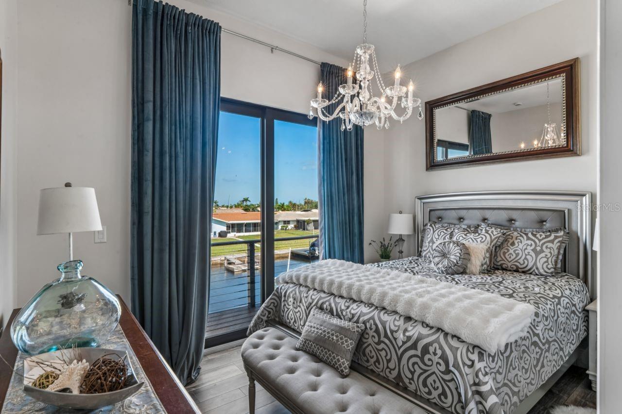 FLOR A MAR - Residential