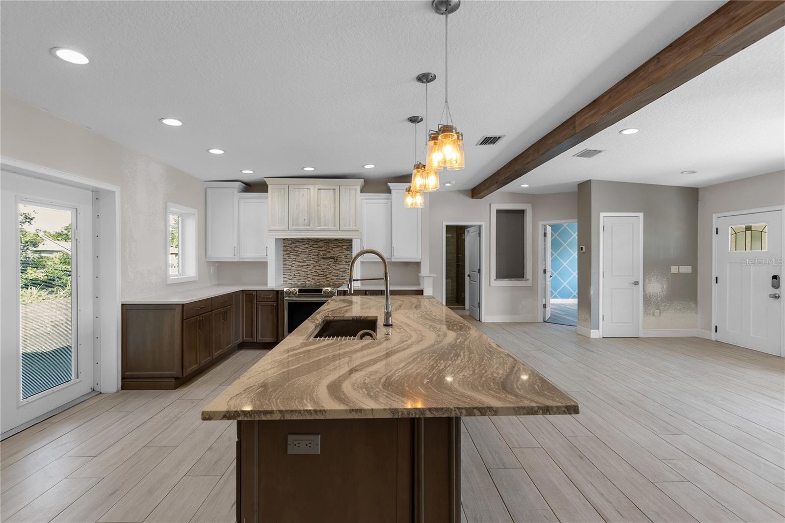 1003; ELLENTON OFF RIVER E OF GREEN BRIDGE - Residential