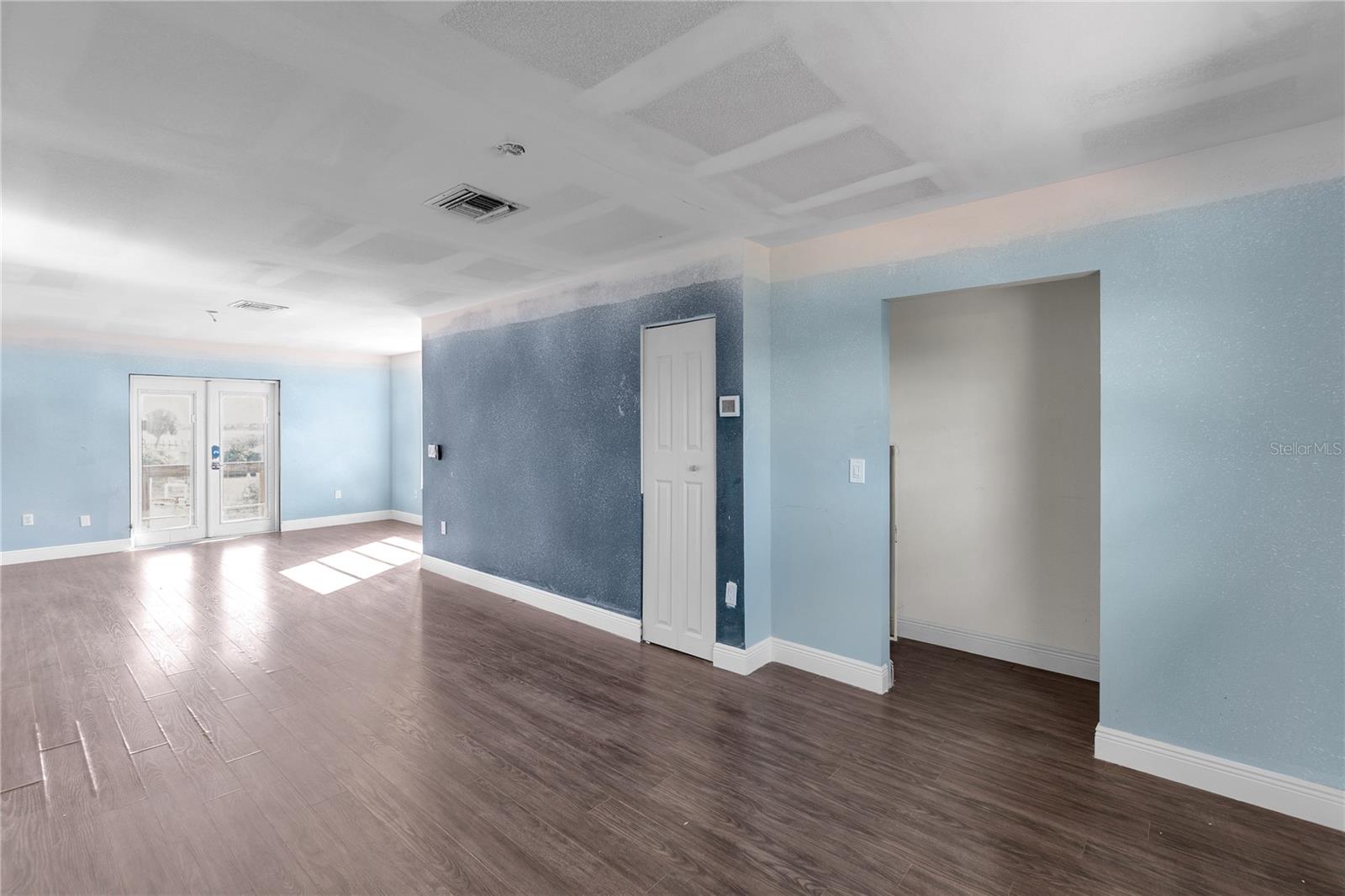 1003; ELLENTON OFF RIVER E OF GREEN BRIDGE - Residential