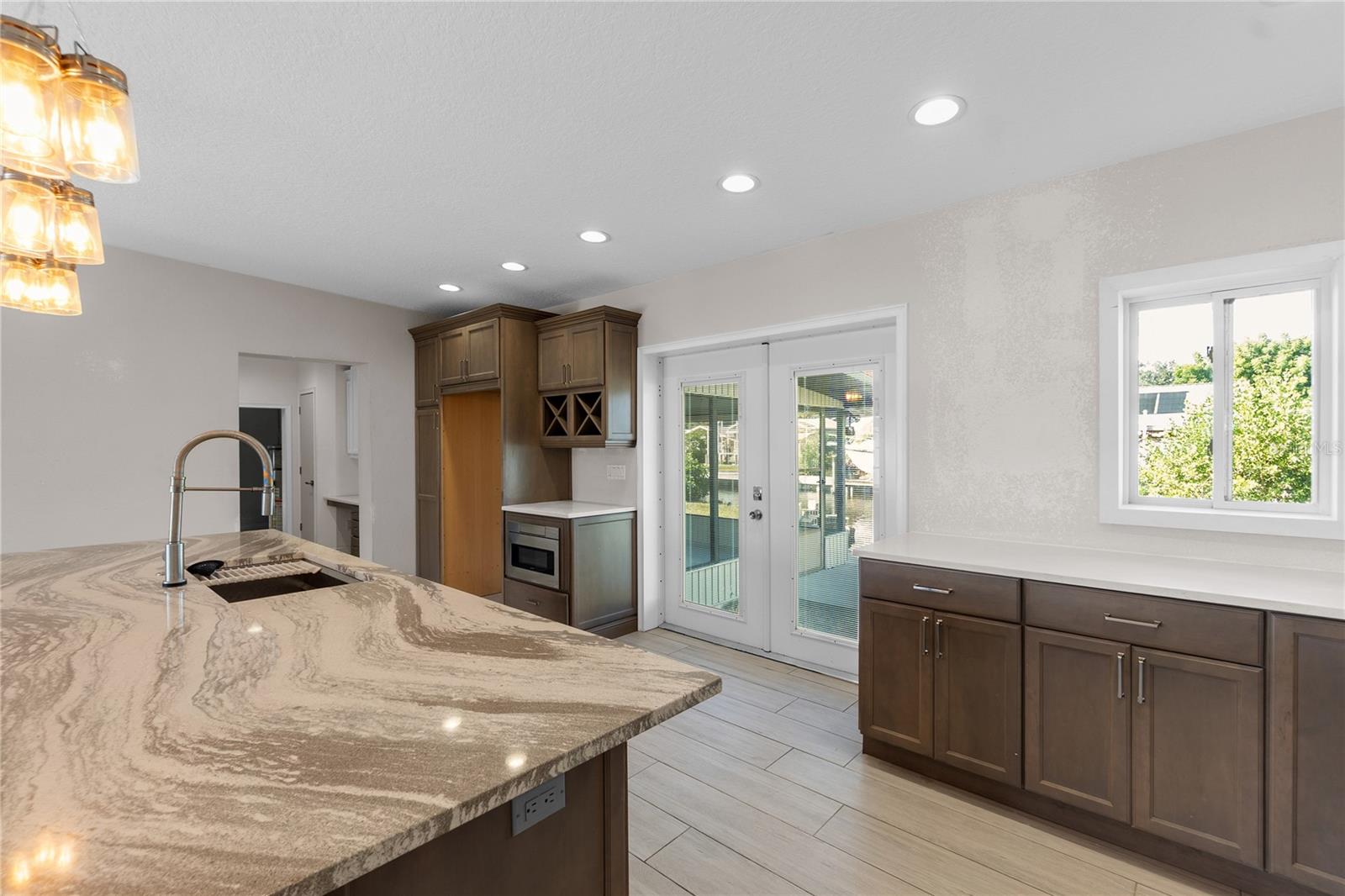 1003; ELLENTON OFF RIVER E OF GREEN BRIDGE - Residential