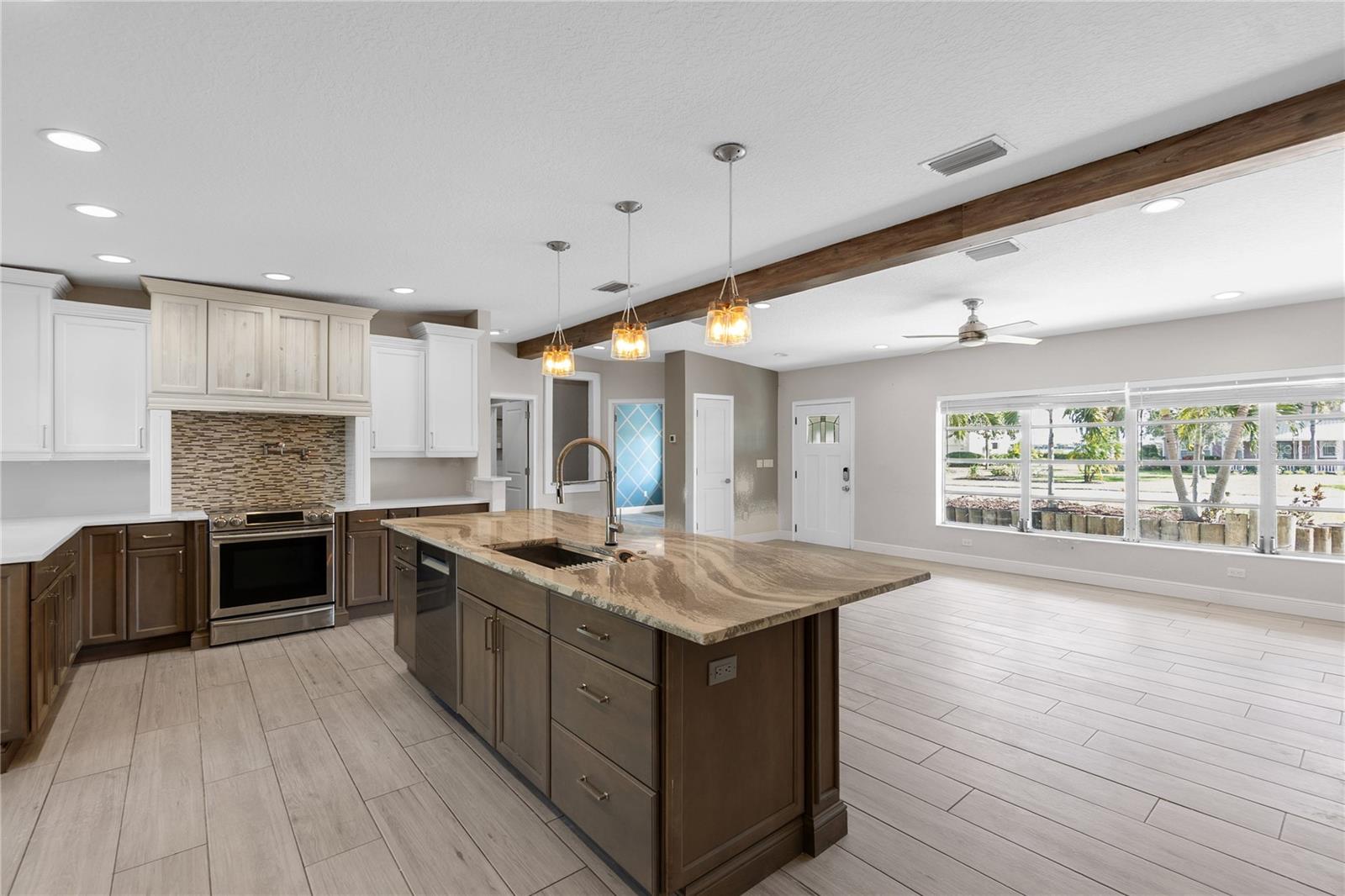 1003; ELLENTON OFF RIVER E OF GREEN BRIDGE - Residential